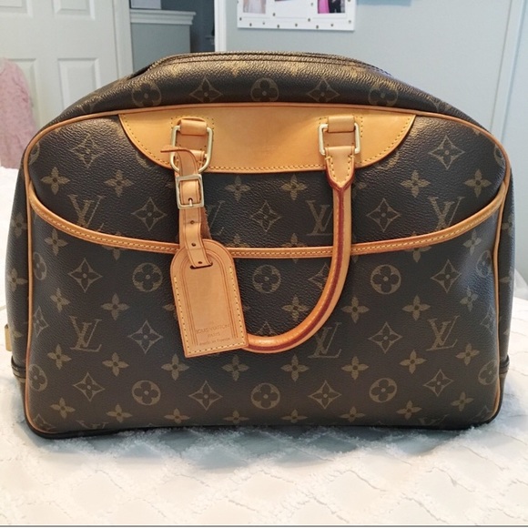 Louis Vuitton Handbags - Louis Vuitton EUC Top Handle Deauville